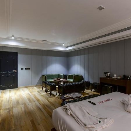 唐顿酒店 Rāipur 外观 照片